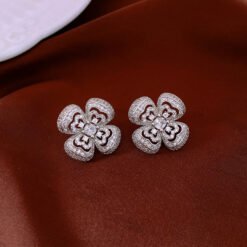 Four-petal Flower Clavicle Chain Fashion Special-interest Jewelry Suit Women - Silver Needle Silver